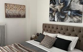 Cozy Athena Apartment
